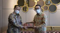 Gubernur Jawa Barat Ridwan saat acara penandatanganan MoU bisnis bertajuk Milenial Agro Solution di ruang VIP Bandara Internasional Sultan Mahmud Badaruddin II, Kota Palembang, Rabu (2/6/2021). (Foto: Yogi P/Biro Adpim Jabar)