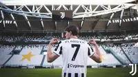 Dusan Vlahovic resmi menjadi pemain baru Juventus. (Dok. Juventus)