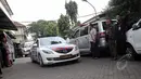 Mobil ambulan yang membawa jenazah terpidana mati asal Brazil, Rodrigo Gularte tiba di Rumah Duka RS Carolus, Jakarta, Rabu, (29/4/2015). Jenazah tiba sekitar pukul 12.50 WIB dengan diiringi mobil polisi. (Liputan6.com/Helmi Afandi)