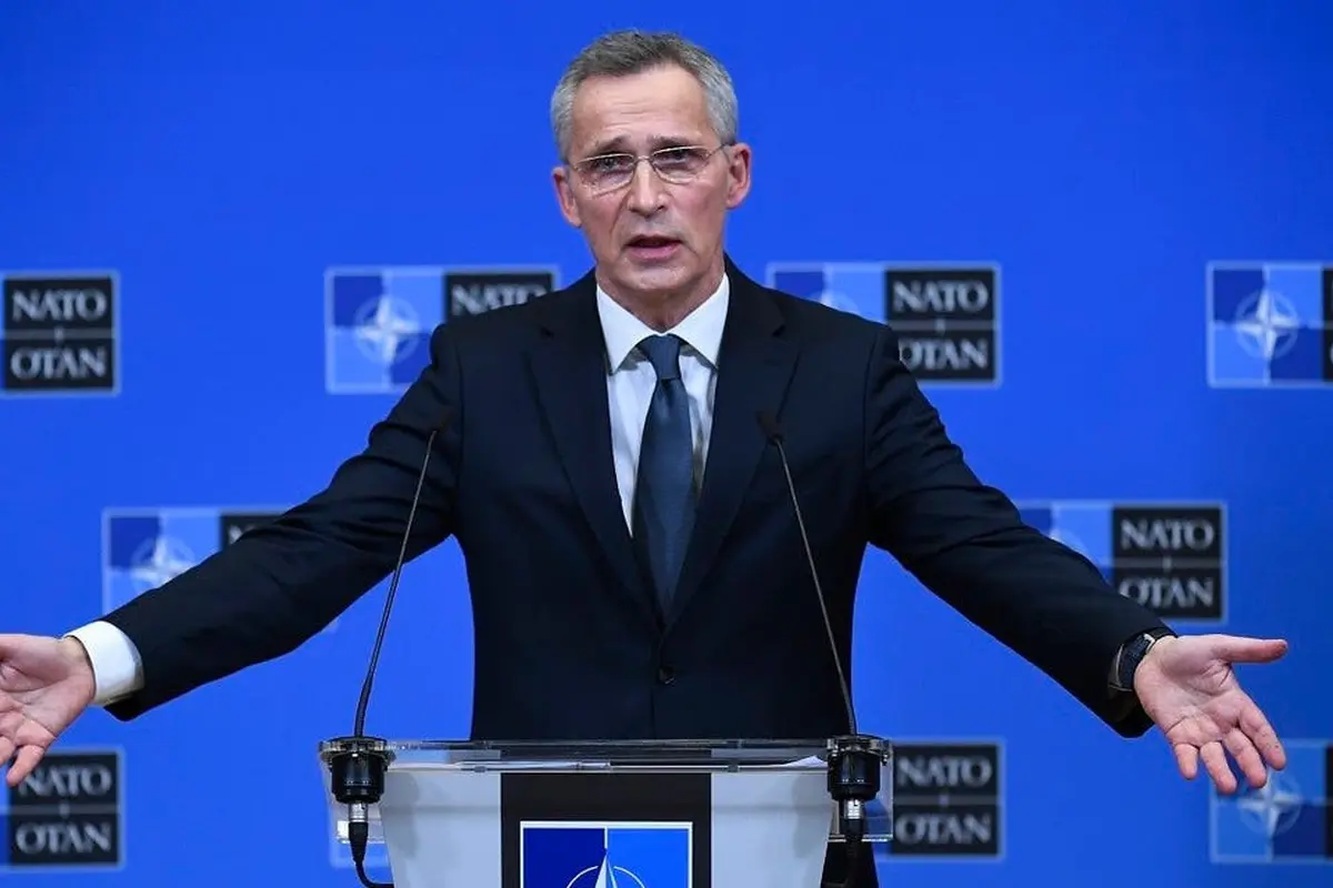 Sekretaris Jenderal NATO Jens Stoltenberg memberi isyarat setelah pertemuan luar biasa para menteri luar negeri NATO mengenai ketegangan Rusia-Ukraina, 7 Januari 2022. (AFP)