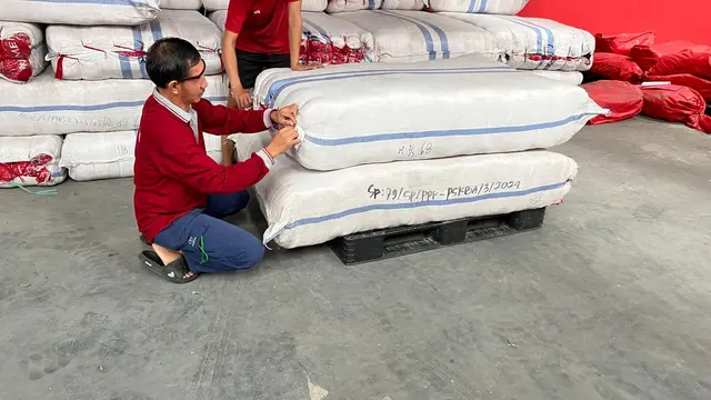 Kemensos mengirimkan bantuan logistik senilai Rp1,04 miliar dari Lumbung Sosial di Regional Makassar ke Dinas Sosial Provinsi Sulawesi Selatan (Sulsel).