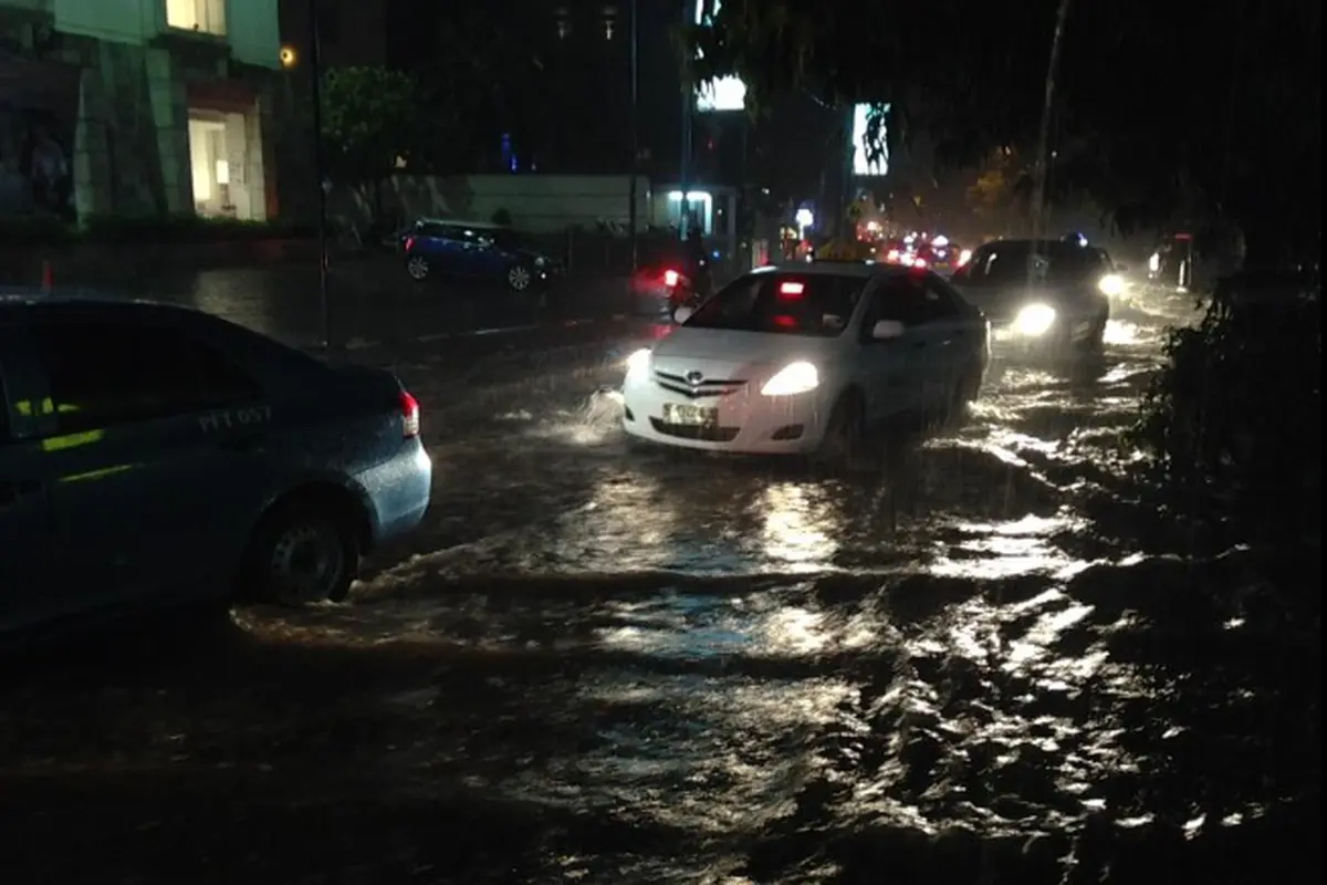 Cek Titik Genangan Jalan Ibukota Usai Hujan