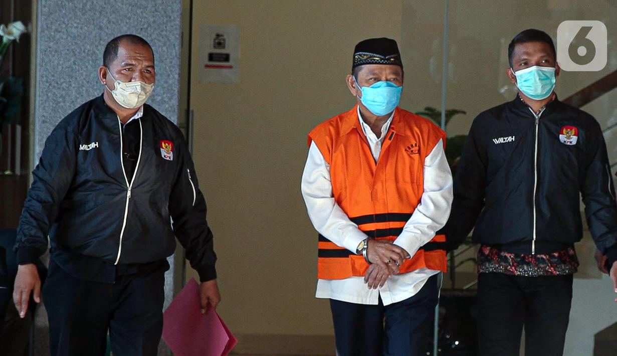 Mantan Bupati Sidoarjo Saiful Ilah usai diperiksa di Gedung Merah Putih KPK, Jakarta, Selasa (7/3/2023). Saiful Ilah kembali ditahan KPK dalam kasus suap gratifikasi pemerintahan Kabupaten Sidoarjo, Jawa Timur. (Liputan6.com/Faizal Fanani)