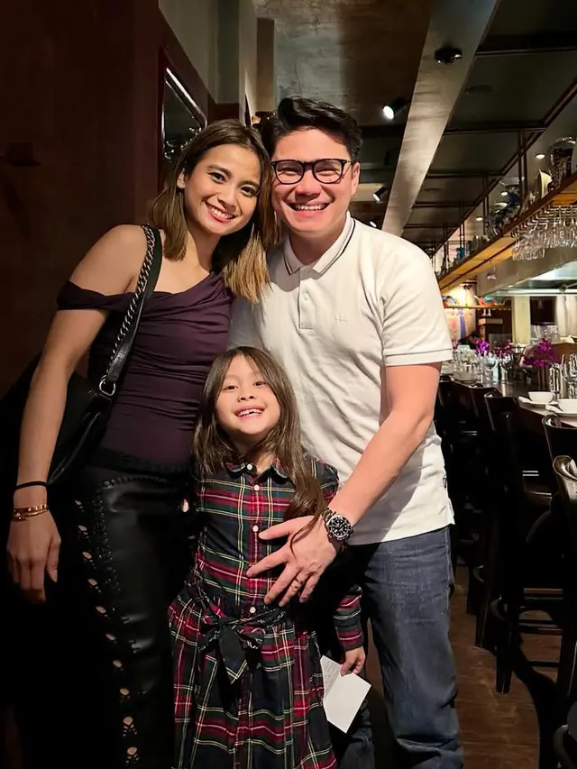 Tinggal Kenangan Begini Gaya Acha Septriasa Bersama Vicky Kharisma. [@septriasaacha]