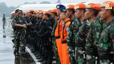 

Usai menutup secara resmi Latihan Operasi Pembebasan Sandera Kasum TNI Marsdya Boy Syahril Qamar memberikan ucapan selamat kepada seluruh prajurit yang terlibat (Liputan6.com/Helmi Fithriansyah).