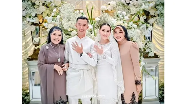 6 Potret Kedekatan Muhammad Fardhana dengan Keluarga Ayu Ting Ting di Momen Lamaran