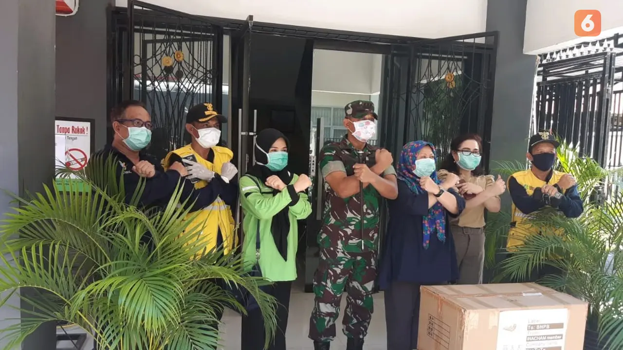 Danrem 132 TDL dan Kadis Kesehatan Sulteng usai penyerahan APD dari BNPB