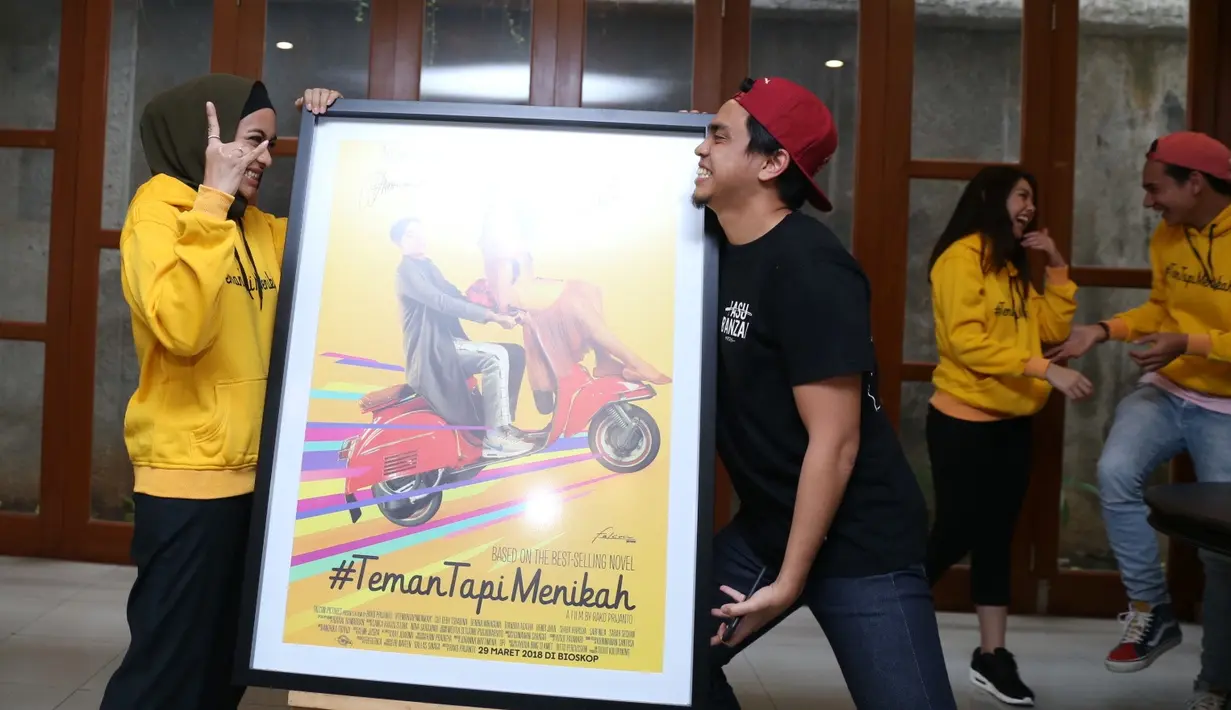 "Jadi pas pertama kali nonton (trailer) sih lebih ke terharu, jadi nggak nyangka aja, maksudnya kita baru bikin novel belum sampai berapa tahun udah di filmin dan akhirnya bener-bener kejadian nyata," kata Ayudia Bing Slamet. (Nurwahyunan/Bintang.com)