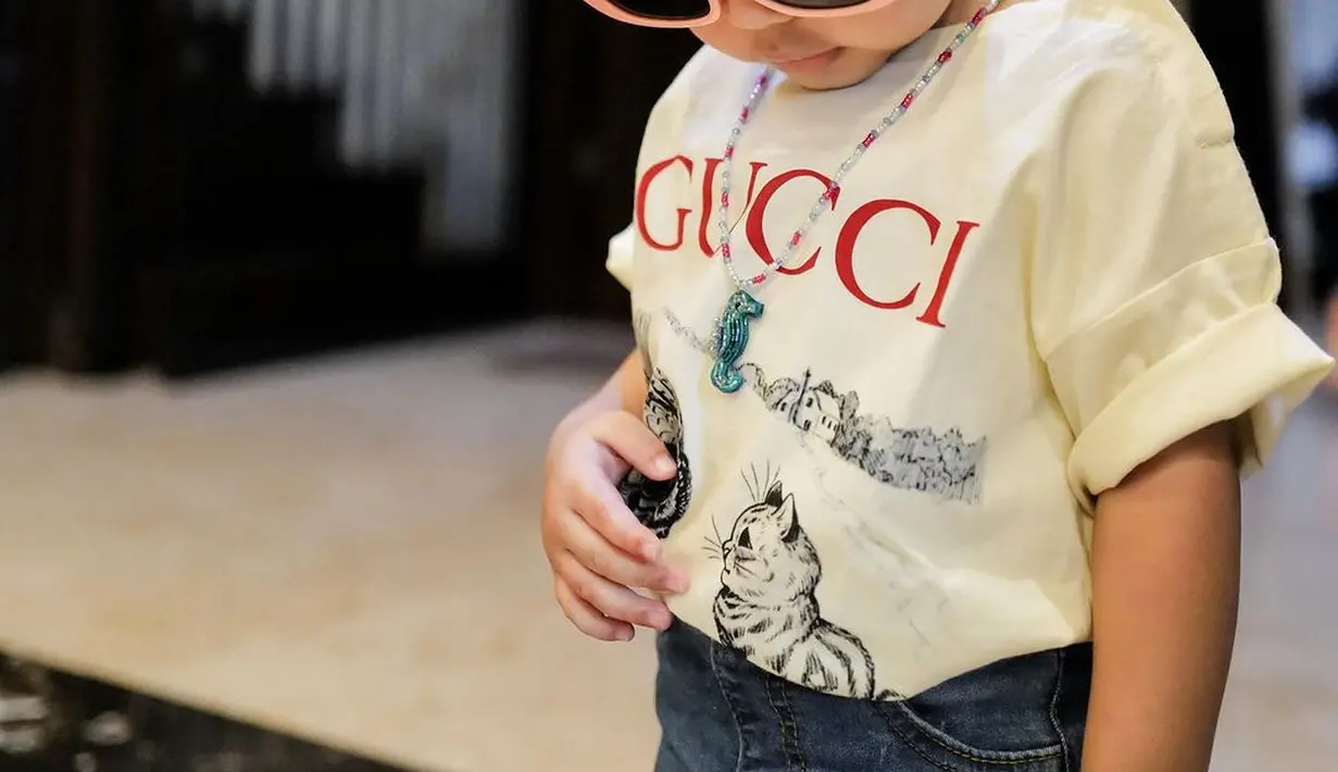 Ameena Atta mengenakan t-shirt Gucci Kids seharga Rp2,8jutaan [@attahalilintar]