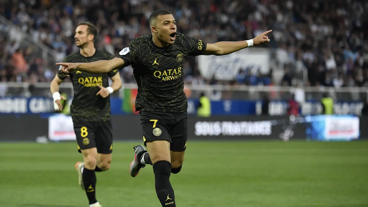 Kylian Mbappe - Paris Saint-Germain - PSG