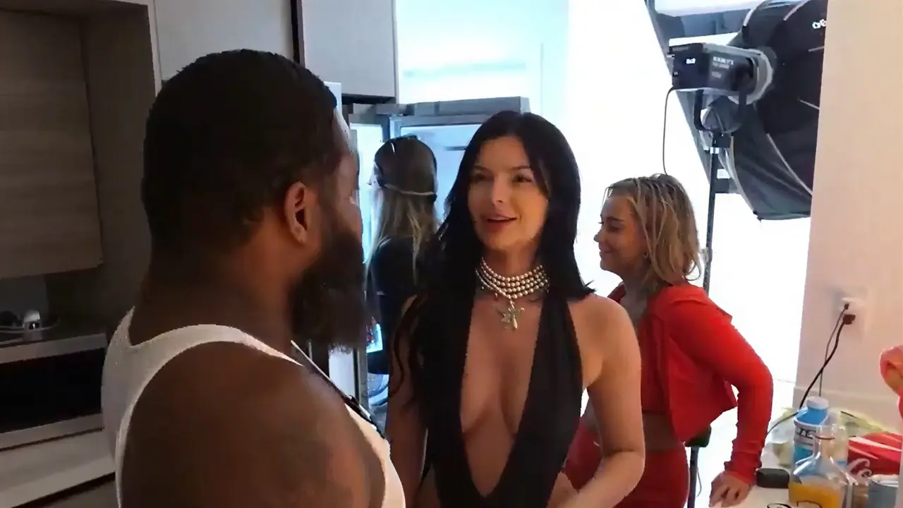 Adrien Broner Makes Controversial Response After Being Rejected by a Woman on Live Broadcast