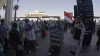 Jemaah calon haji Indonesia tiba di Bandara AMMA Madinah, Arab Saudi, Kamis (3/9/2015), pemberangkatan gelombang pertama dari embarkasi di Tanah Air berakhir. (Liputan6.com/Wawan Isab Rubiyanto)