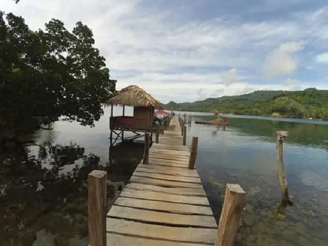 Keindahan alam Pantai Punagaan akan membuat mata melek saat pagi hari. (Liputan6.com/Eka Hakim).