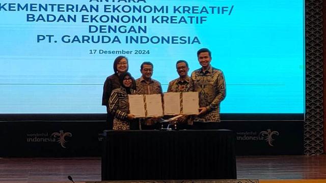 Kementerian Ekonomi Kreatif menandatangani nota kesepahaman (MoU) kerja sama dengan PT. Garuda Indonesia. (Liputan6.com/Henry)