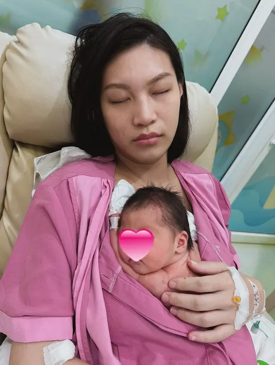 Karena kondisinya yang rentan, Patricia memutuskan untuk melahirkan secara caesar. Pada 2023 lalu, Patricia Gouw mengungkap bahwa dia sempat hamil. Namun sayangnya, kehamilannya harus berakhir dengan blighted ovum atau kehamilan kosong. (Liputan6.com/IG/@patriciagouw)