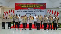 Personel Polda Riau dalam pencanangan Zona Integritas menuju WBK dan WBBM. (Liputan6.com/M Syukur)