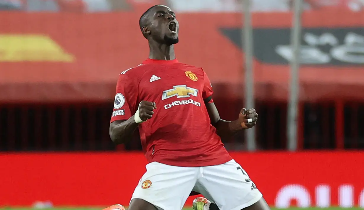 Eric Bailly - Bek Manchester United ini juga ikut berpartisipasi dalam gelaran Piala Afrika 2021. Eric Bailly yang akan membela Pantai Gading. (AFP/Pool/Carl Recine)