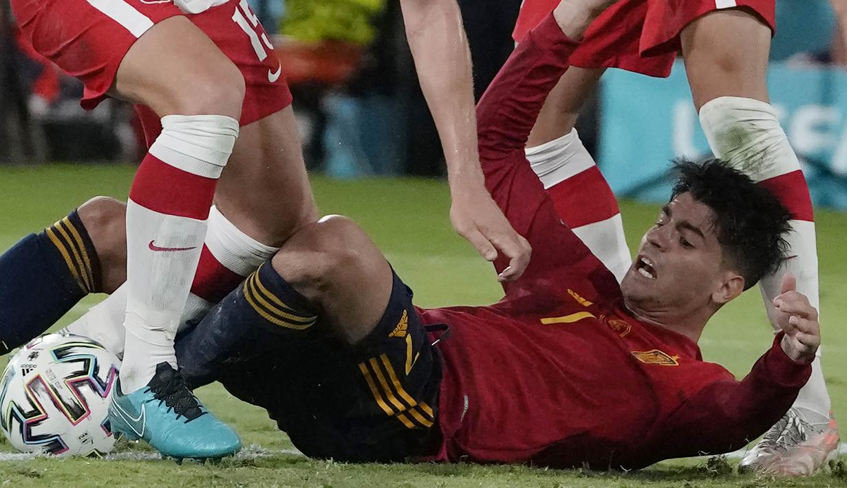 Alvaro Morata belum mampu memikul tanggung jawab sebagai mesin gol 'La Furia Roja'. Morata malah dikenal sebagai pemain yang sering buang-buang peluang, (Foto: AP/Pool/Thanassis Stavrakis)