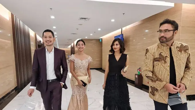 Jadi Suami Istri di Sinetron, Ini 6 Potret Glenca Chysara dan Evan Sanders