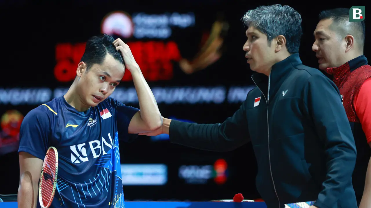 Foto: Ekspresi Anthony Sinisuka Ginting Ketika Dikalahkan Viktor Axelsen di Final Indonesia Open 2023