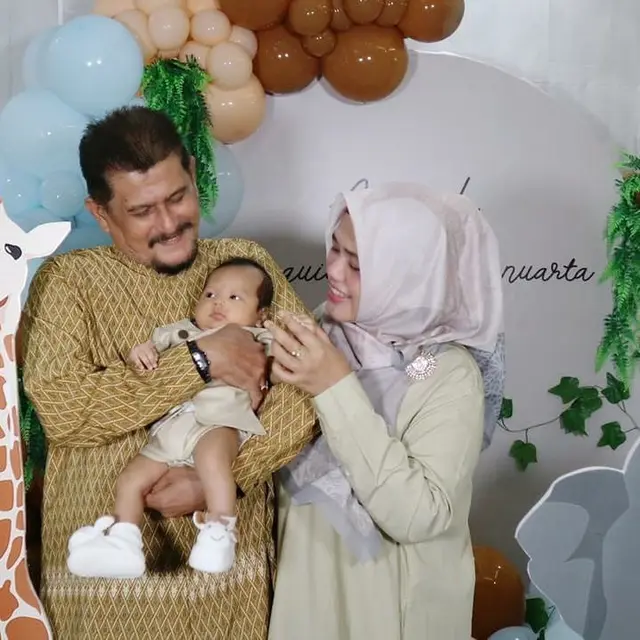 6 Potret Shaquille Kailli Danuarta Anak Cut Meyriska Bareng Kakek dan Neneknya