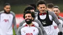 Pemain Liverpool Mohamed Salah mengambil bagian dalam sesi latihan di tempat latihan Liverpool di Liverpool, Inggris, 14 Maret 2023. Liverpool akan menghadapi Real Madrid pada pertandingan sepak bola leg kedua babak 16 besar Liga Champions. (Paul ELLIS/AFP)