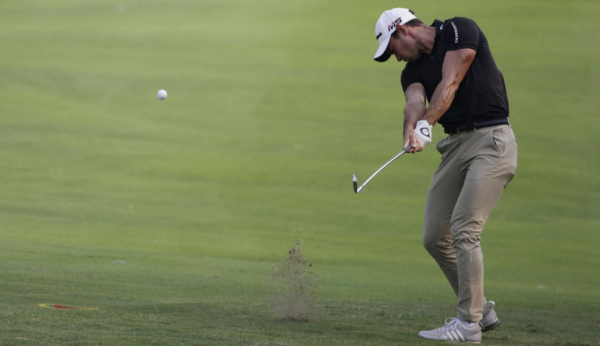 Pegolf melakukan pukulan saat tampil pada turnamen golf BRI Indonesia Open 2019 di Pondok Indah, Jakarta, Kamis (29/8). Indonesia Open memperebutkan total hadiah 500 ribu US Dollar. (Bola.com/Vitalis Yogi Trisna)