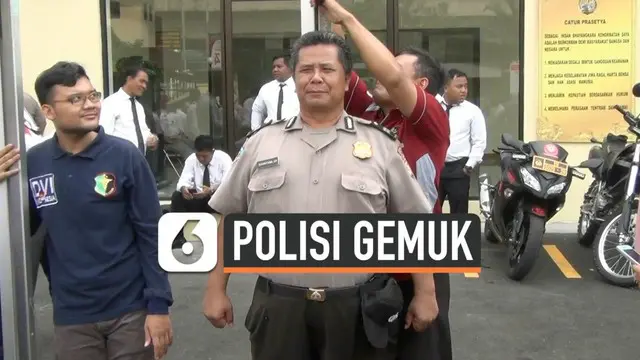 Polres Metro Jakarta Utara menggelar pemeriksaan kesehatan dan narkoba kepada anggotanya. Terdeteksi dalam pemeriksaan 50 anggota memiliki kelebihan berat badan atau gemuk. Kapolres Metro Jakarta Utara mewajibkan polisi gemuk mengikuti latihan khusus...