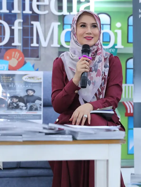 Sempat berkomunikasi pada hari Jumat, Marini mengaku cukup kaget mendengar kabar tertangkapnya Inneke tersebut. Namun sampai hari minggu kemarin, Marini mengaku belum bisa menghubungi Inneke. (Adrian Putra/Bintang.com)