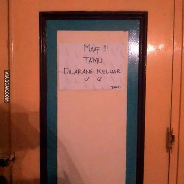 6 Tulisan Typo Imbauan Nyeleneh di Depan Pintu Ini Bikin Gagal Paham