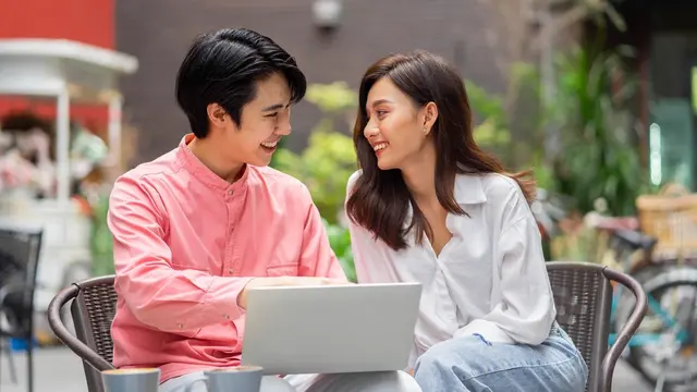 cinta bahagia romantis