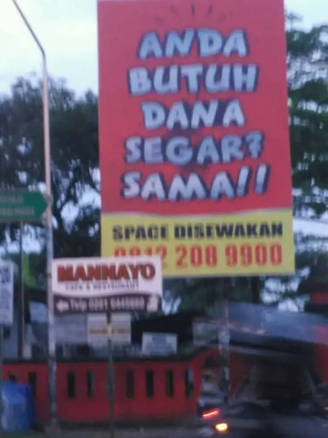 10 Spanduk Jualan Super Kocak ini Bikin Fokus Buyar