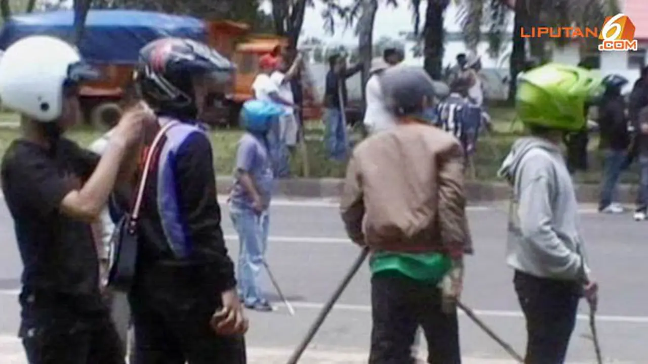 buruh-bentrok-cikarang-131031c.jpg