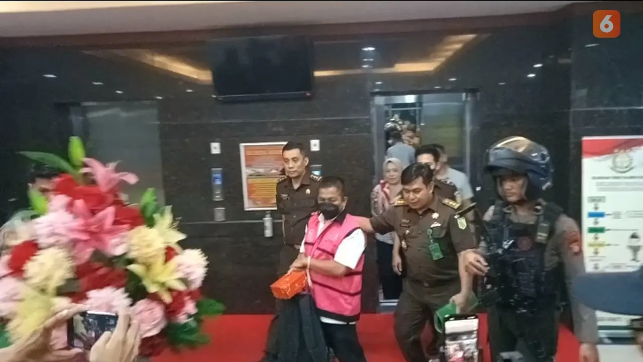 Eks pejabat Takalar jadi tersangka penjualan pasir laut (Liputan6.com/Eka Hakim)