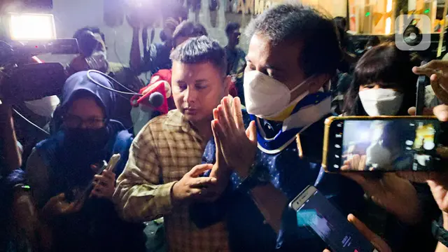 Dengan Menggunakan Pelindung Leher, Roy Suryo Bungkam Usai Pemeriksaan Lanjutan