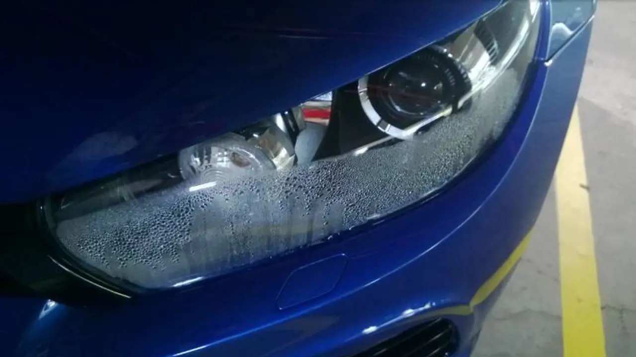 Headlamp Berembun