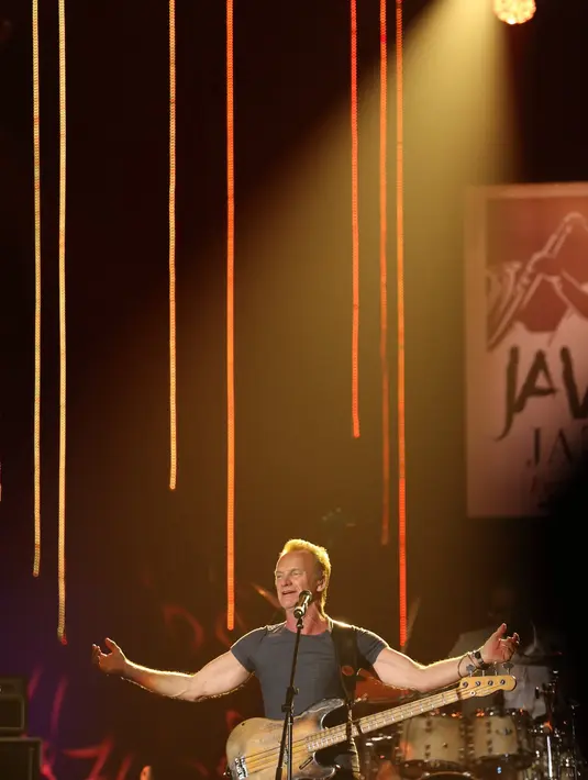 Sting kelahiran 2 Oktober 1951, adalah mantan vokalis The Police. Ia juga sebagai pemain bass dan pengarang lagu. (Andy Masela/Bintang.com)