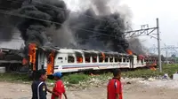 KA Kertajaya jurusan Stasiun Pasar Senen-Surabaya Pasar Turi terbakar di Stasiun Tanjung Priok, Jakarta Utara. (Foto: PT KAI)