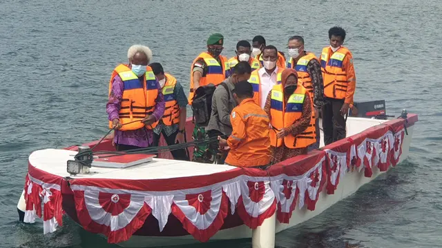 Menteri Sosial (Mensos) Tri Rismaharini di Papua. (Liputan6.com/ Nanda Perdana Putra)