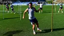 Penyerang Real Sociedad Spanyol #7 Ander Barrenetxea menghadiri sesi latihan menjelang  matchday 2 Grup D Liga Champions 2023/2024, di pusat pelatihan Zubieta di San Sebastian, 2 Oktober 2023. (ANDER GILLENEA / AFP)