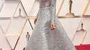 Aktris dan penyanyi Janelle Monae berpose di karpet merah ajang Academy Awards ke-92 atau Oscar 2020 di Dolby Theatre, Los Angeles, Minggu (9/2/2020). Monae tampak bersinar berbalut berhias 168.000 kristal Swarovski dan dibuat dengan bordir tangan selama 600 jam. (Amy Sussman/Getty Images/AFP)