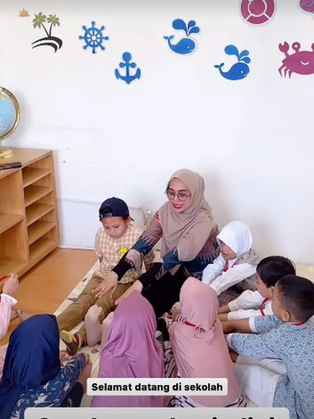 8 Potret Ria Ricis Dirikan Sekolah untuk Anak Usia Dini, Ikut Mengajar