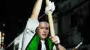 Bon Odori, artinya tarian Bon, adalah gaya tarian yang dilakukan selama Obon. Ini adalah hiburan rakyat, yang memiliki sejarah hampir 600 tahun. (AP Photo/Hiro Komae)