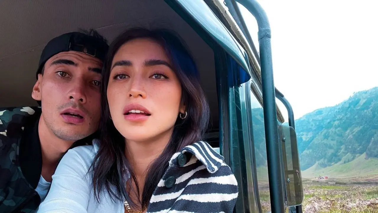 7 Potret Liburan Jessica Iskandar dan Vincent Varhaag di Bromo, Curi Perhatian
