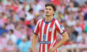Penyerang Atletico Madrid asal Argentina bernomor punggung 19, Julian Alvarez, terlihat dalam pertandingan Liga Spanyol antara Club Atletico de Madrid dan Villarreal CF di Stadion Metropolitano, Madrid, pada 23 Agustus 2026. (Pierre-Philippe MARCOU/AFP)