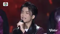 Afan (Jakarta Barat) Menjadi Satu-Satunya Academia dari Grup 1 yang Mendapat Standing Ovation dari Seluruh Dewan Juri di Konser Result D'Academy 5. (Indosiar)