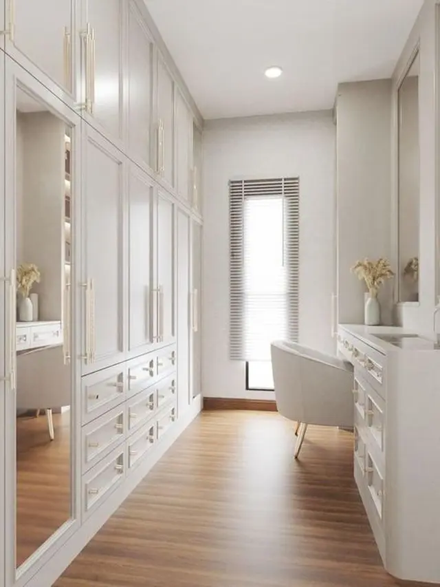 Walk in Closet Sederhana Full Putih