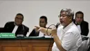 Mantan Ketua MK, Akil Mochtar saat memberi kesaksian di Pengadilan Tipikor, Jakarta, Kamis (15/1/2015). (Liputan6.com/Miftahul Hayat)