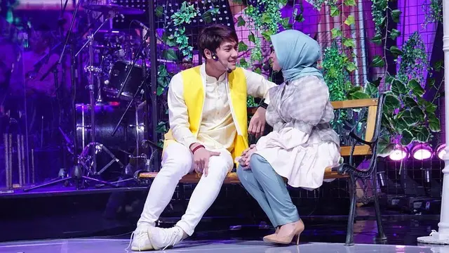 6 Potret Manis Lesty Kejora dan Rizky Billar di Konser Hijrah Cinta, Makin Dekat
