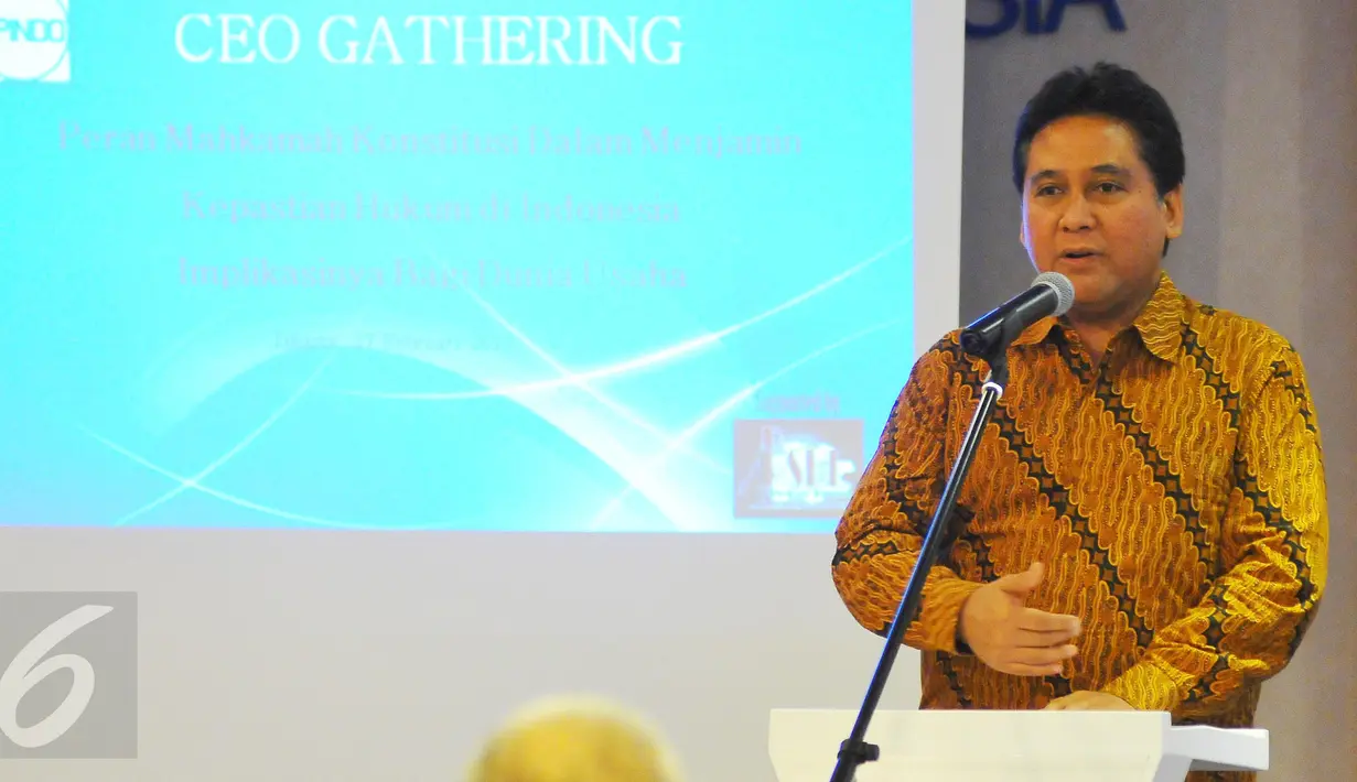 Ketua APINDO Haryadi Sukamdani saat memberikan sambutan dalam acara CEO Gathering, Jakarta, Senin (27/2). Dialog tersebut membahas peran MK dalam menjamin kepastian hukum di Indonesia dan implikasinya dalam dunia usaha. (Liputan6.com/Angga Yuniar)